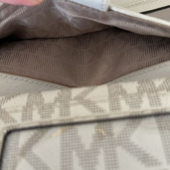 Michael Kors Jet Set Wallet With Check Book Cover - Picture 11 of 16